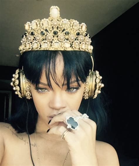 rihanna selfie with headphones.